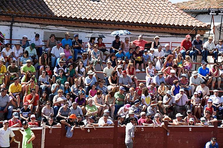 Gran afluencia de público en los festejos taurinos de Lumbrales el verano pasado.