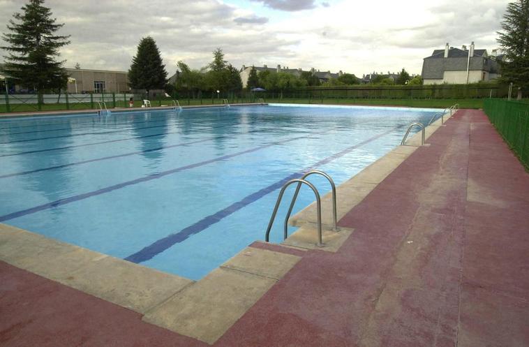 Vista del vaso de la piscina del Helmántico, donde ocurrieron los hechos.