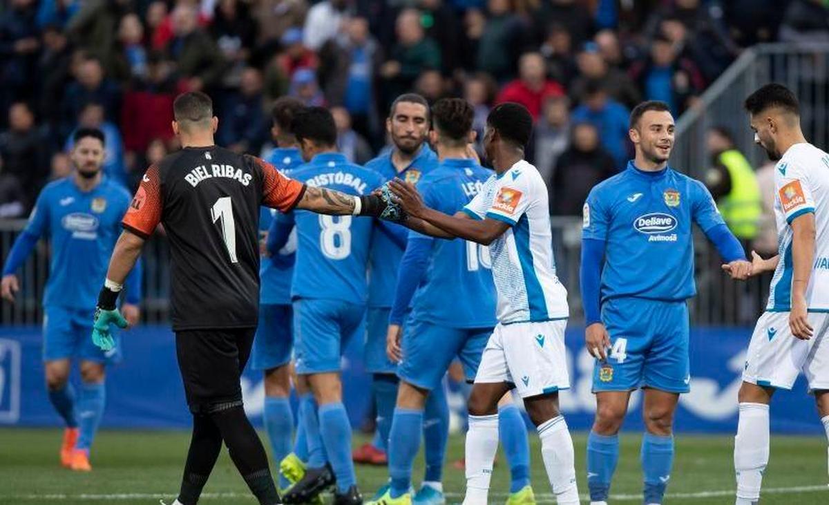 Encuentro entre el Fuenlabrada y el Deportivo.