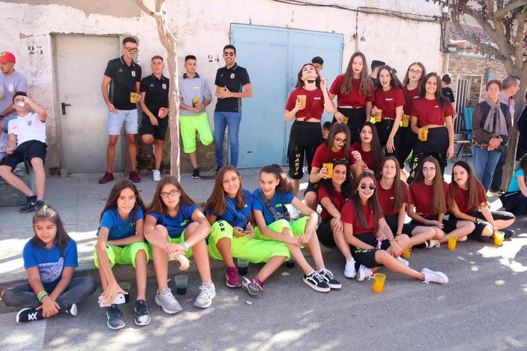 Peñistas de Villoria durante las fiestas patronales de la Vega en septiembre del año pasado.