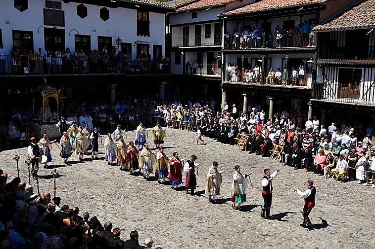 Bailes tradicionales y ofertorio del “Diagosto” durante el año pasado.