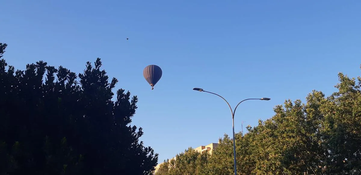 El globo aerostático sobre Garrido a primera hora de este sábado.