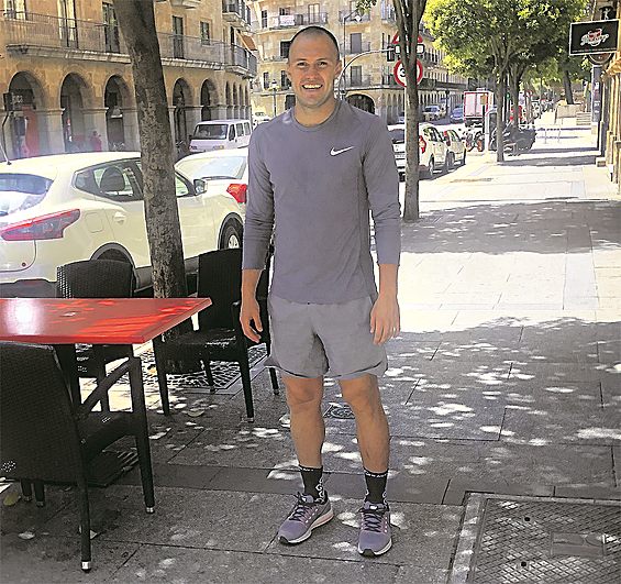 Kristian Álvarez, en la Gran Vía.