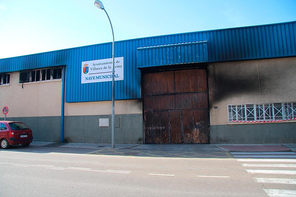 La nave municipal de servicios se quemó en el verano de 2018.