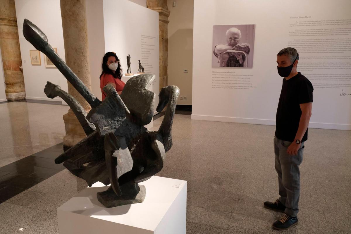 Escultura de la exposición Sentirse crecer. | CUESTA