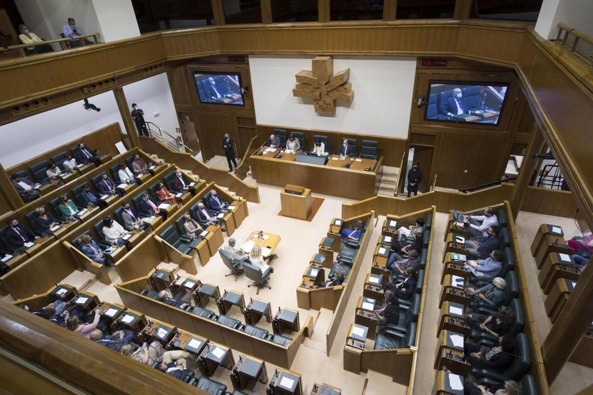 Fotos del Parlamento vasco.