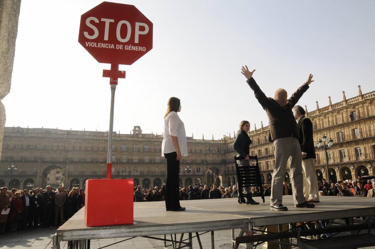 Un acto de repulsa contra la violencia de género en la Plaza Mayor.