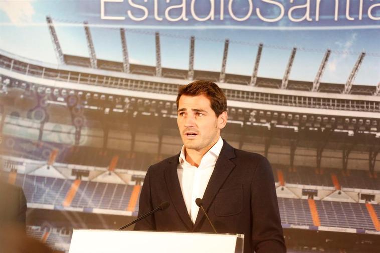 Un año y tres meses después de sufrir un infarto, Iker Casillas anuncia su retirada