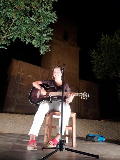 La cantante Carmen Blázquez durante su concierto en Cantaracillo.