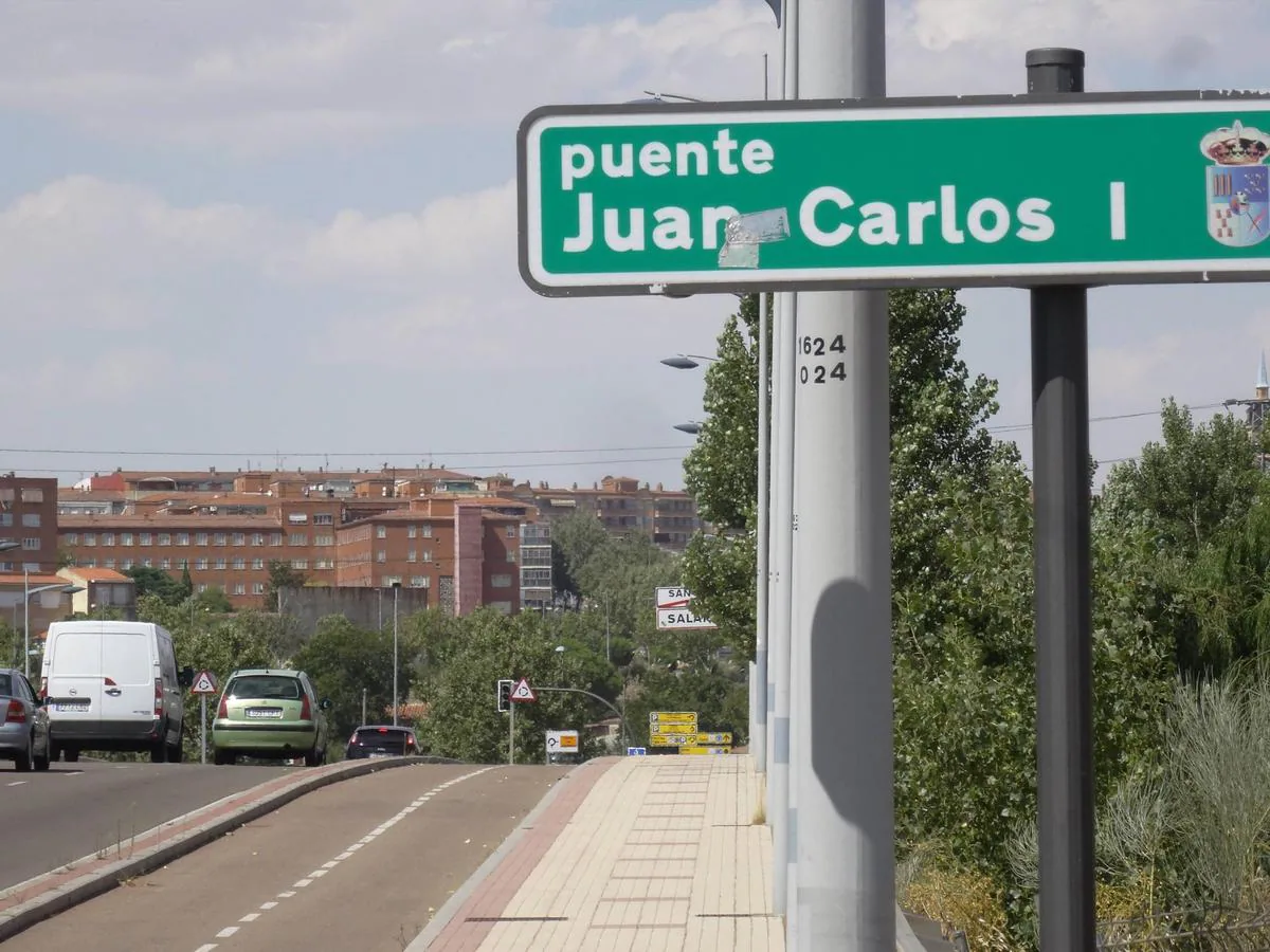 Letrero del puente Juan Carlos I entre Santa Marta y Salamanca.