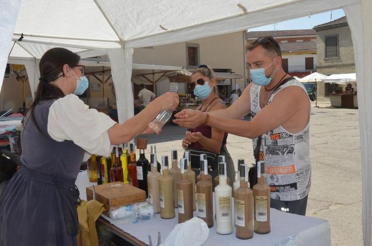 Una comerciante Feudal durante la Feria de Hinojosa.