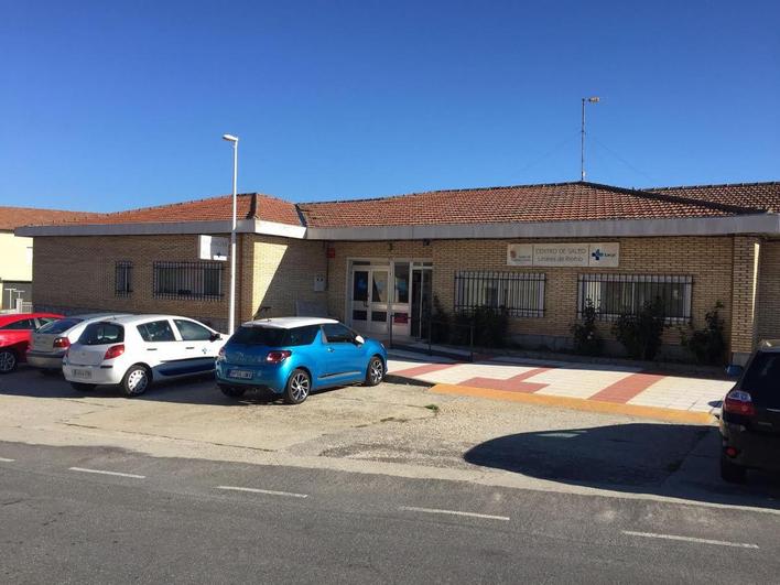 Vista exterior del centro de salud de Linares.