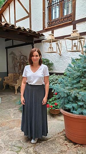 Imagen de la presidenta de la Comunidad de Madrid, Isabel Díaz Ayuso, en Candelario.