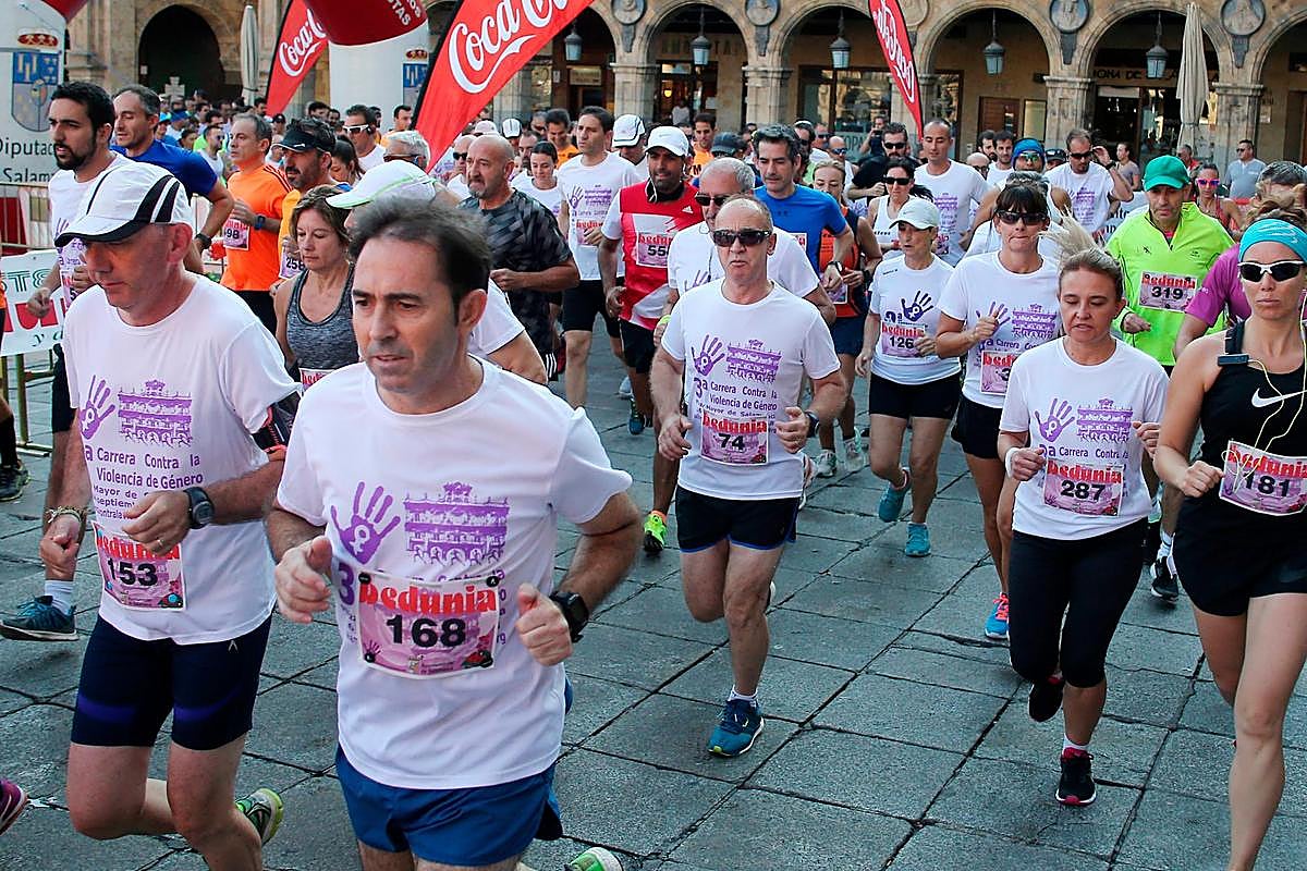 Una carrera popular pasa por la Plaza Mayor