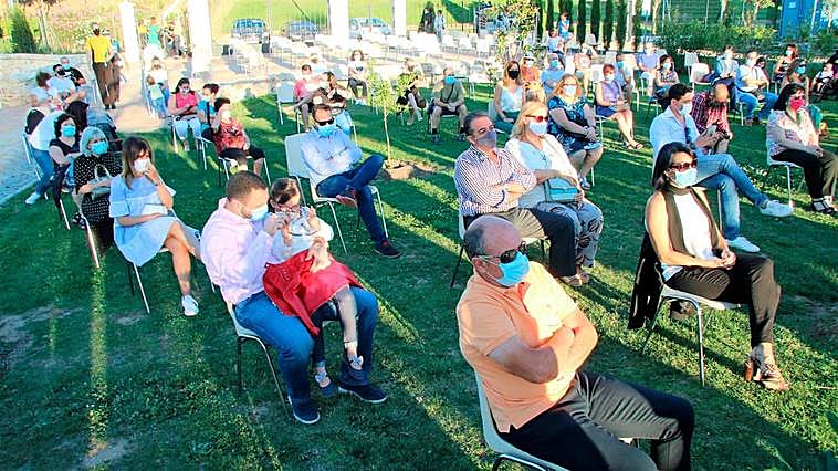 Público asistente al acto celebrado en Carbajosa de la Sagrada