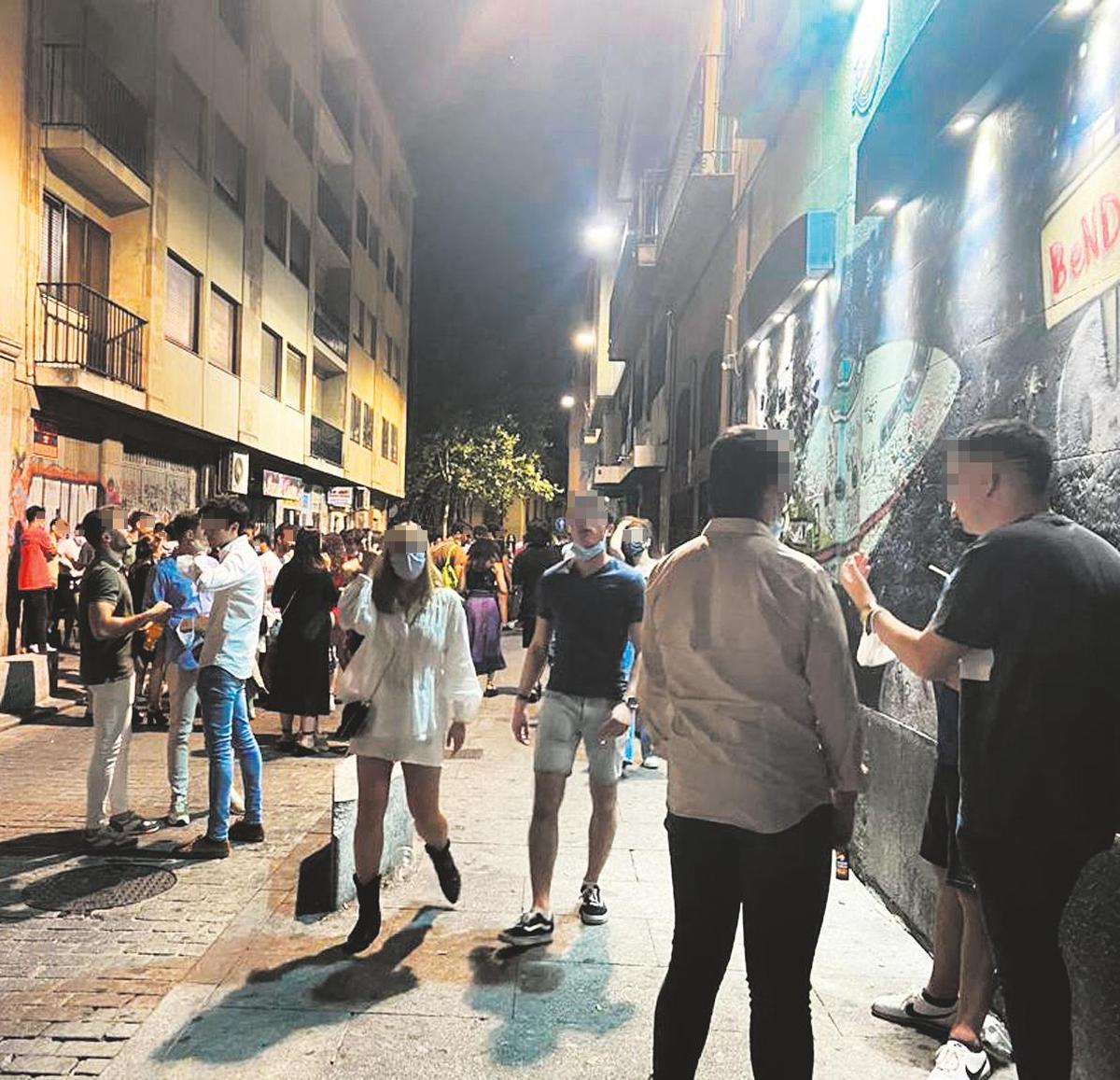 Ambiente nocturno en el centro de Salamanca