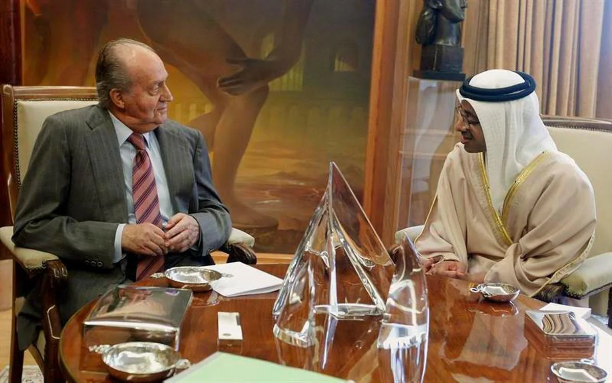 El Rey Juan Carlos, con un ministro de Emiratos Árabes en 2012.