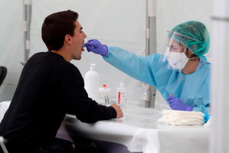 Un hospital israelí trabaja en un test que detecta el coronavirus haciendo gárgaras y en menos de un segundo