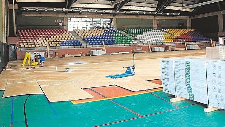Los trabajos de renovación interior del pabellón polideportivo.