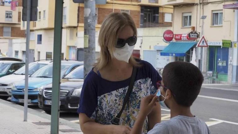 La OMS recomienda 6 meses después que los niños a partir de los 12 años llevan mascarilla