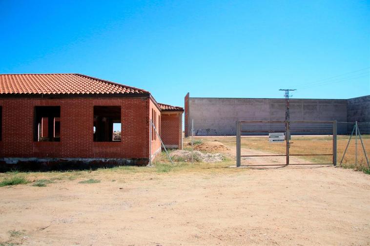 El solar donde se ubicará las piscinas y el edificio de los vestuarios.