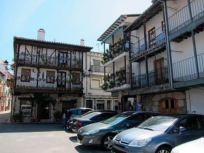 La localidad de Candeleda se encuentra a poco más de dos horas de Salamanca capital.