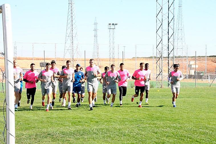Imagenes del primer entrenamiento de pretemporada del Salamanca UDS