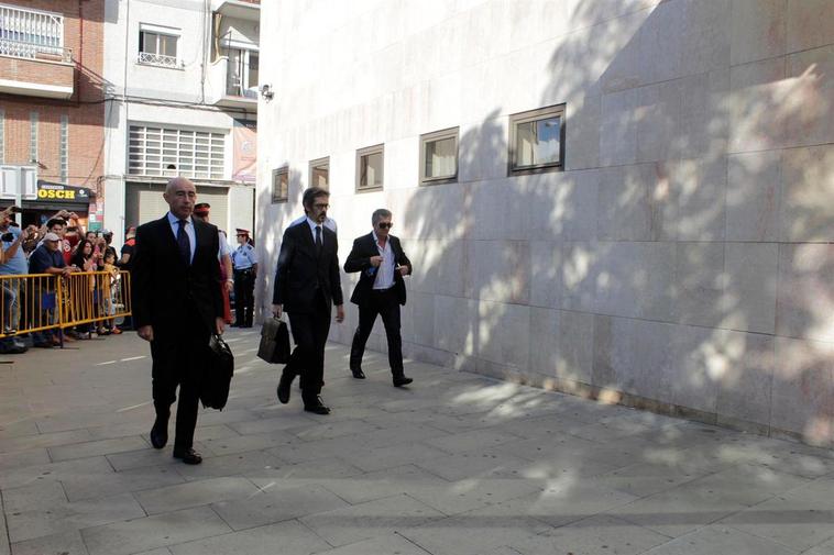 Jorge Messi con su abogado Cristóbal Martell.