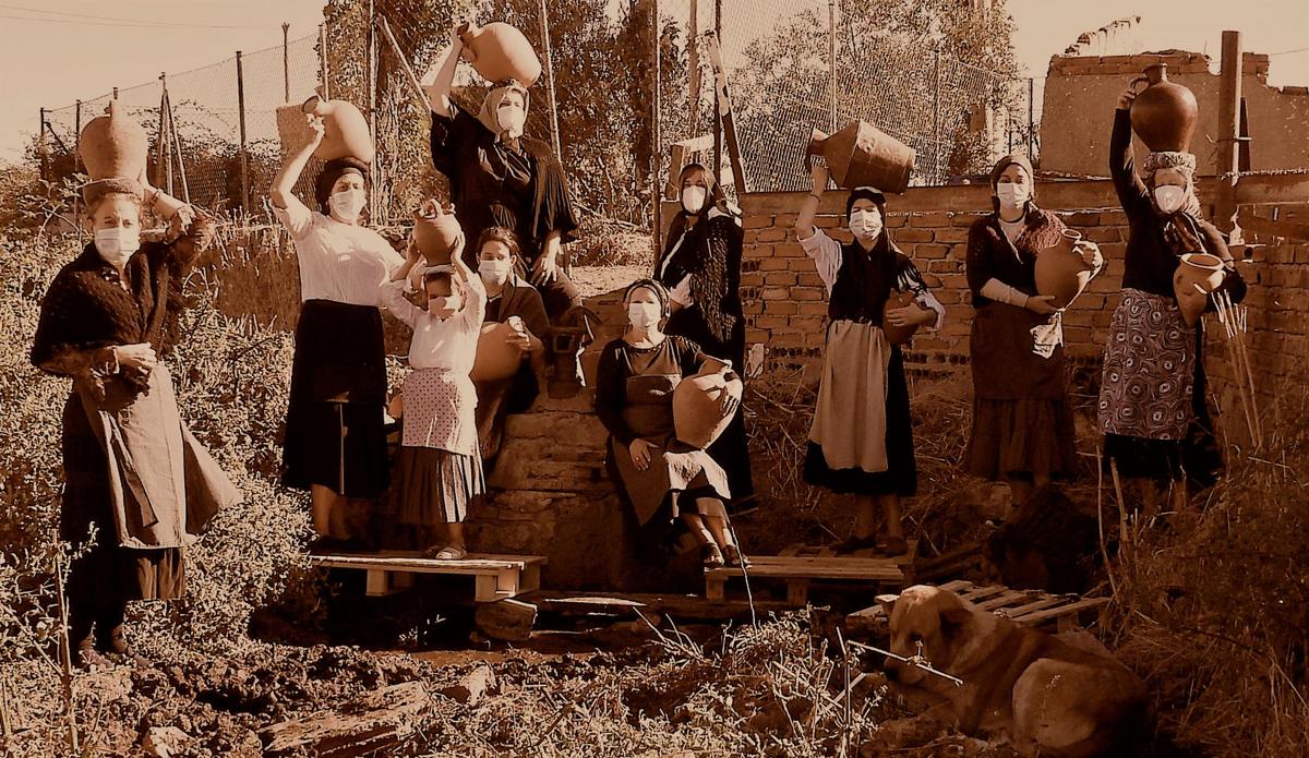 El reconocimiento a los Valores Tradicionales es para los vecinos de Monterrubio de la Sierra y su recreación de la labor del acarreo de agua de las mujeres.