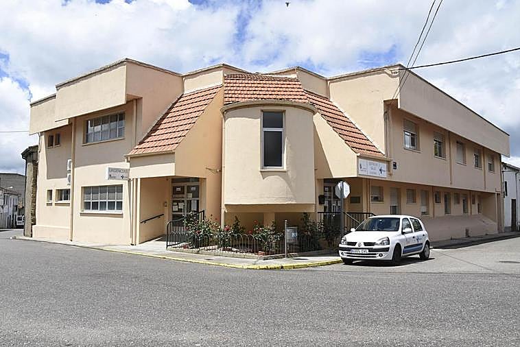 Edificio del Centro de Salud de Lumbrales.