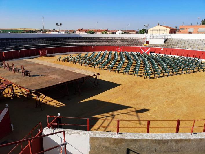 Plaza de toros de Villoria, preparada para uno de los actos culturales que ha celebrado este verano.