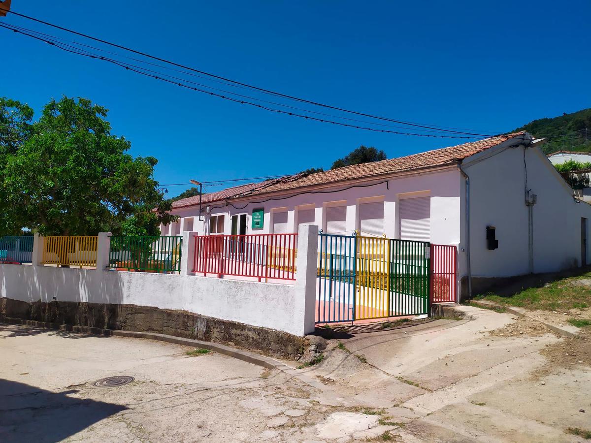 El colegio de Valdelamatanza estuvo en obras el inicio del verano.