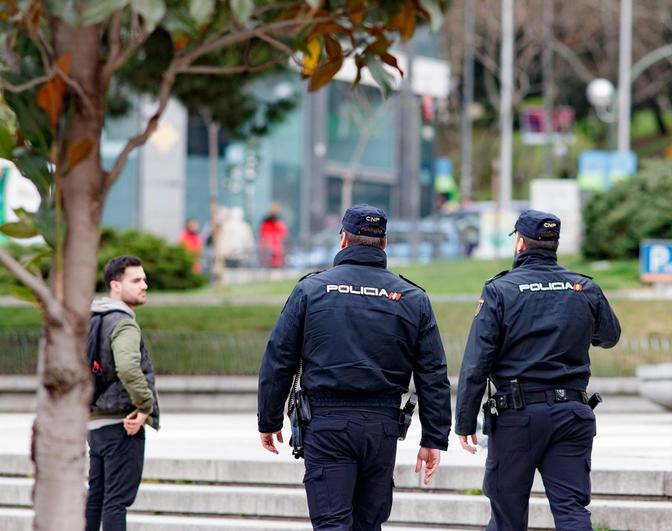 Hacían creer a sus víctimas que controlaban los alrededores de sus domicilios.