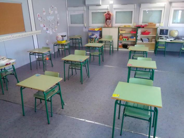 Una de las aulas preparada para recibir a los escolares.