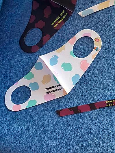Ejemplos de las mascarillas repartidas.