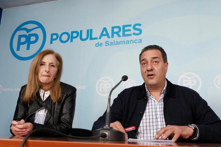 Concepción Miguelez y Salvador Cruz, dos de los procuradores populares salmantinos.