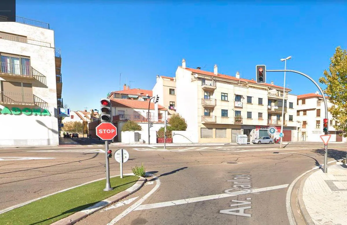 Cruce de la avenida de Saavedra y Fajardo y la de Carlos I, donde ha tenido lugar el accidente.