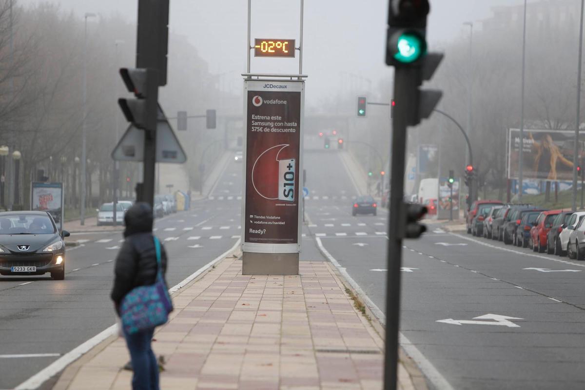 Una persona abrigada en Salamanca el pasado invierno.