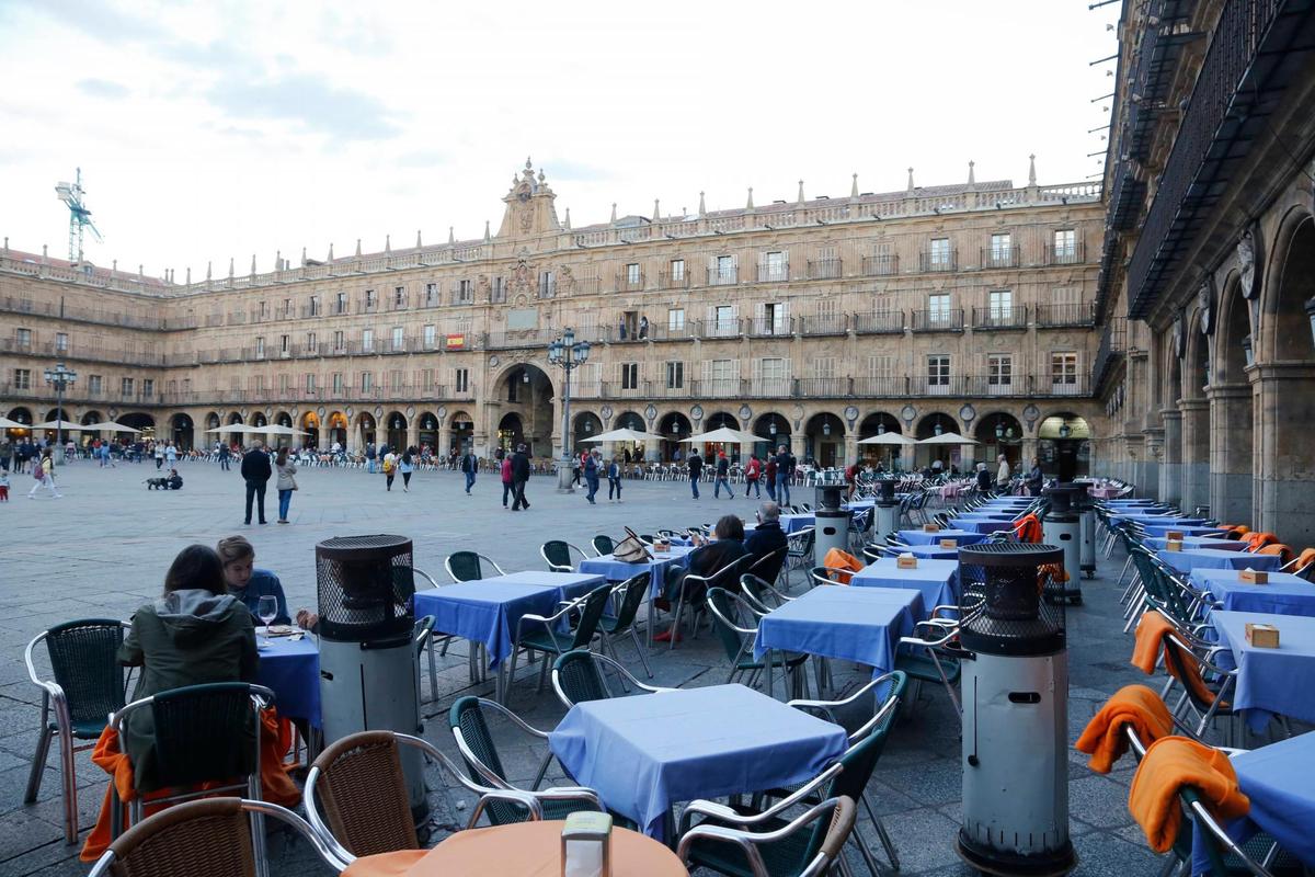 Estufas en una de las terrazas de la Plaza Mayor