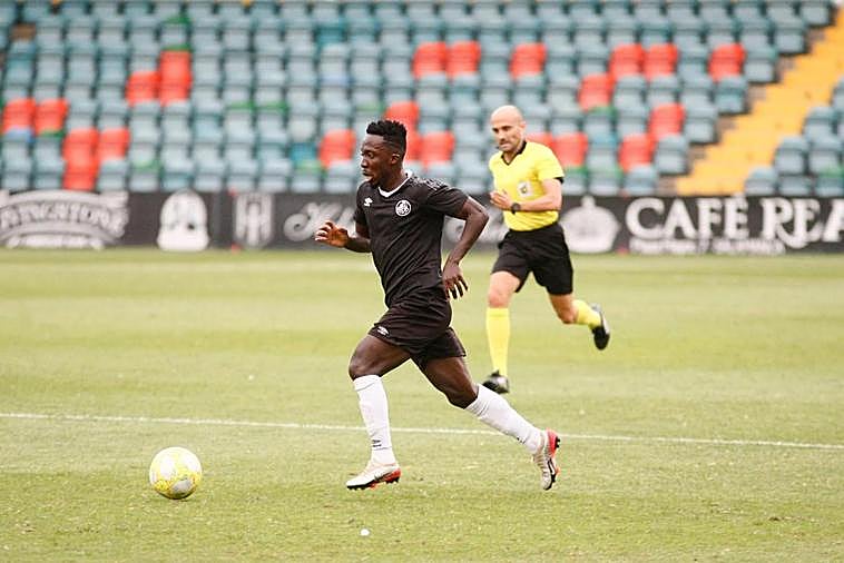 Ernest Ohemeng ante el Atlético Astorga.