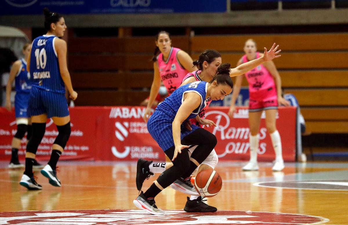 Encuentro entre el Ensino y el Avenida de la primera jornada de la Liga Femenina.