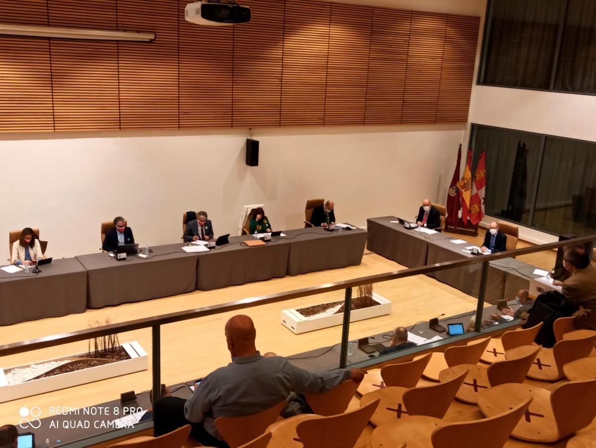 Pleno de la Diputación de Salamanca en el Palacio de Congresos.