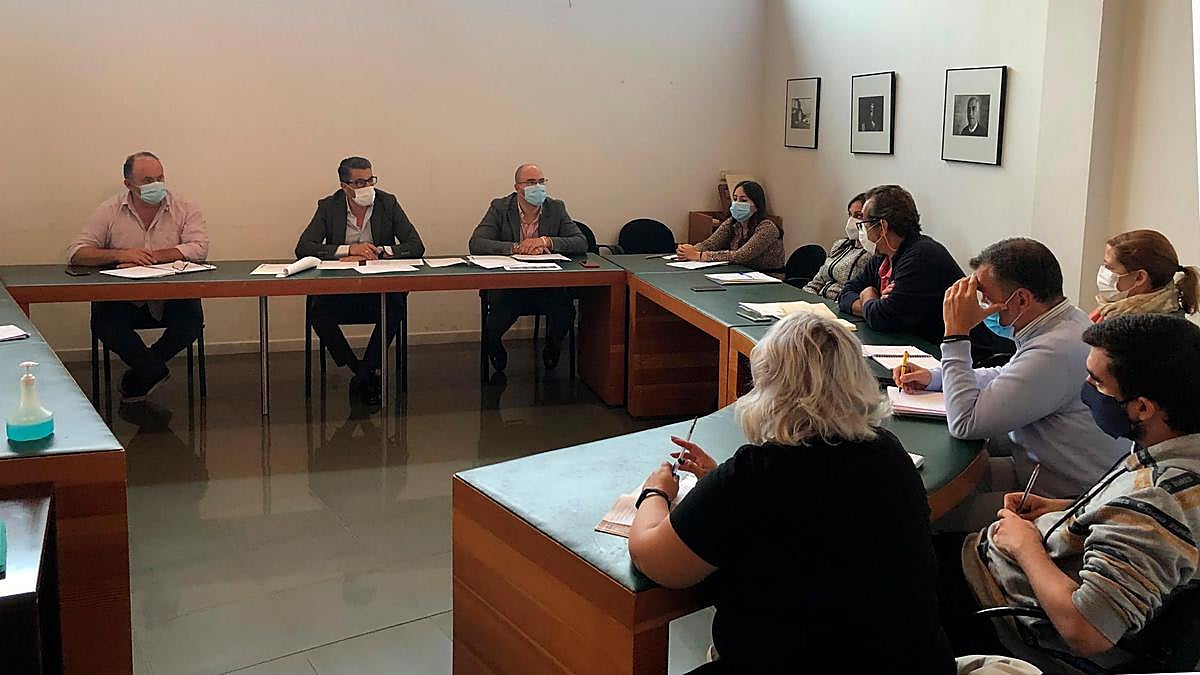 La Corporación municipal durante el pleno ordinario.