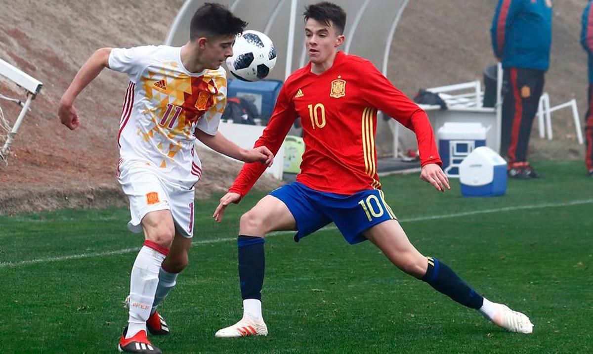 Bruno Iglesias con las categorías inferiores de la selección española.