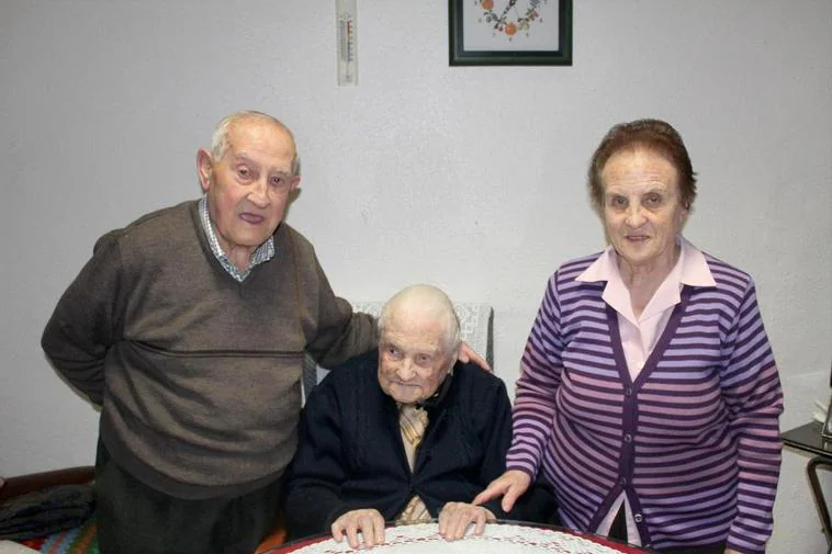 Adiós a Candelas Sánchez, la ‘superabuela’ de la provincia de 107 años