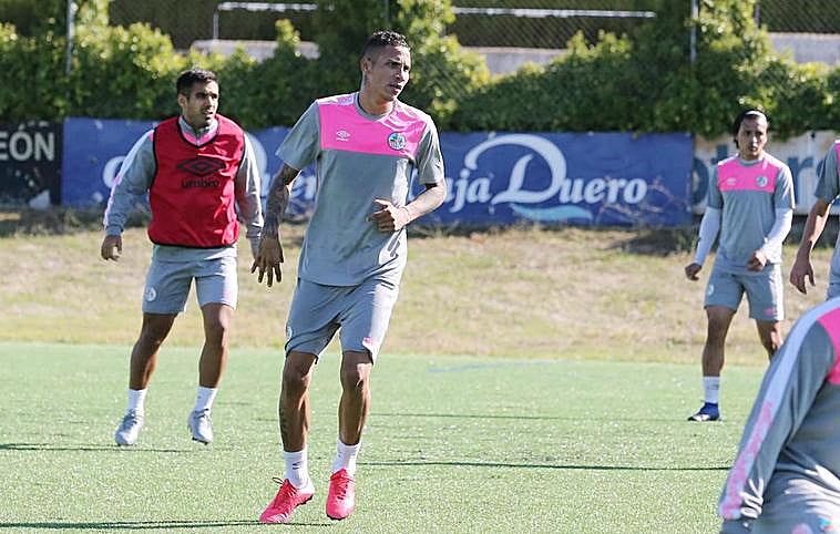 El Puma Chávez en un entrenamiento del Salamanca UDS.