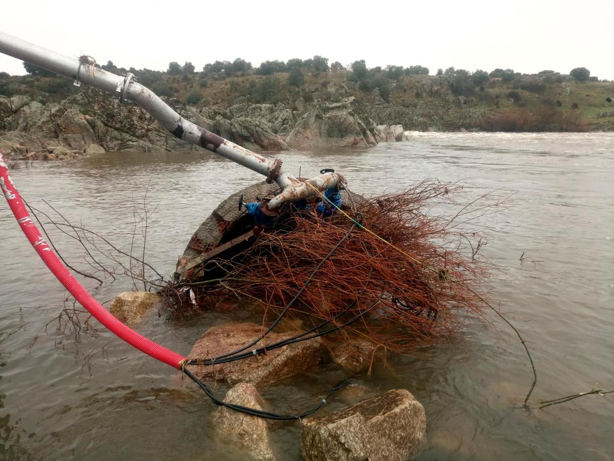 Estado en el que quedó la captación de agua de Cespedosa de Tormes.