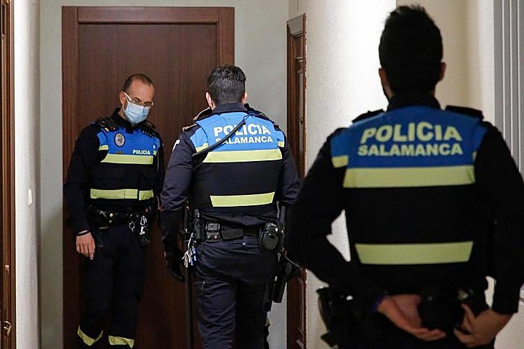 Agentes de la Policía local en una intervención anterior