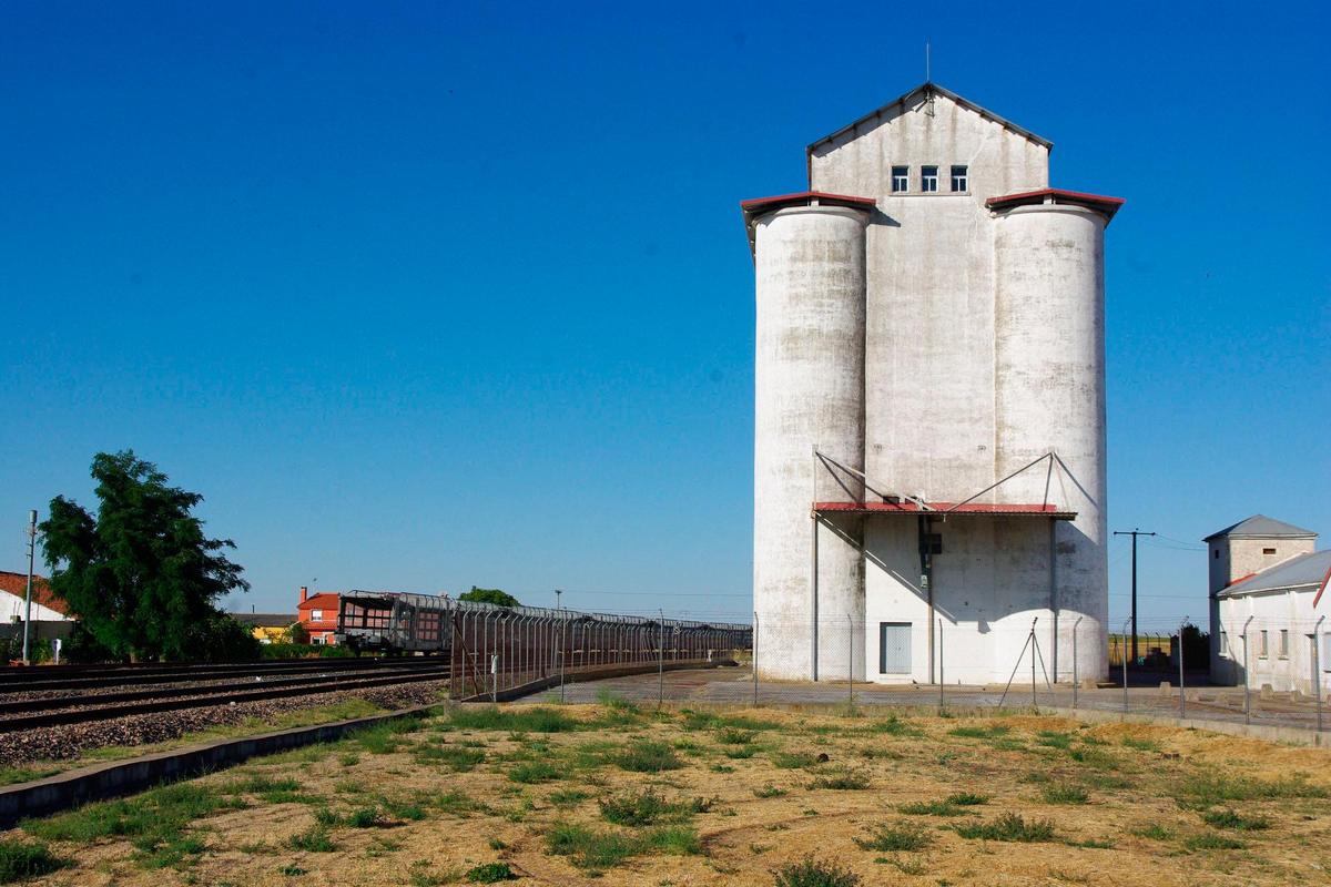 Problemas estructurales hacen que el silo de Gomecello se quiera vender próximamente como terreno.