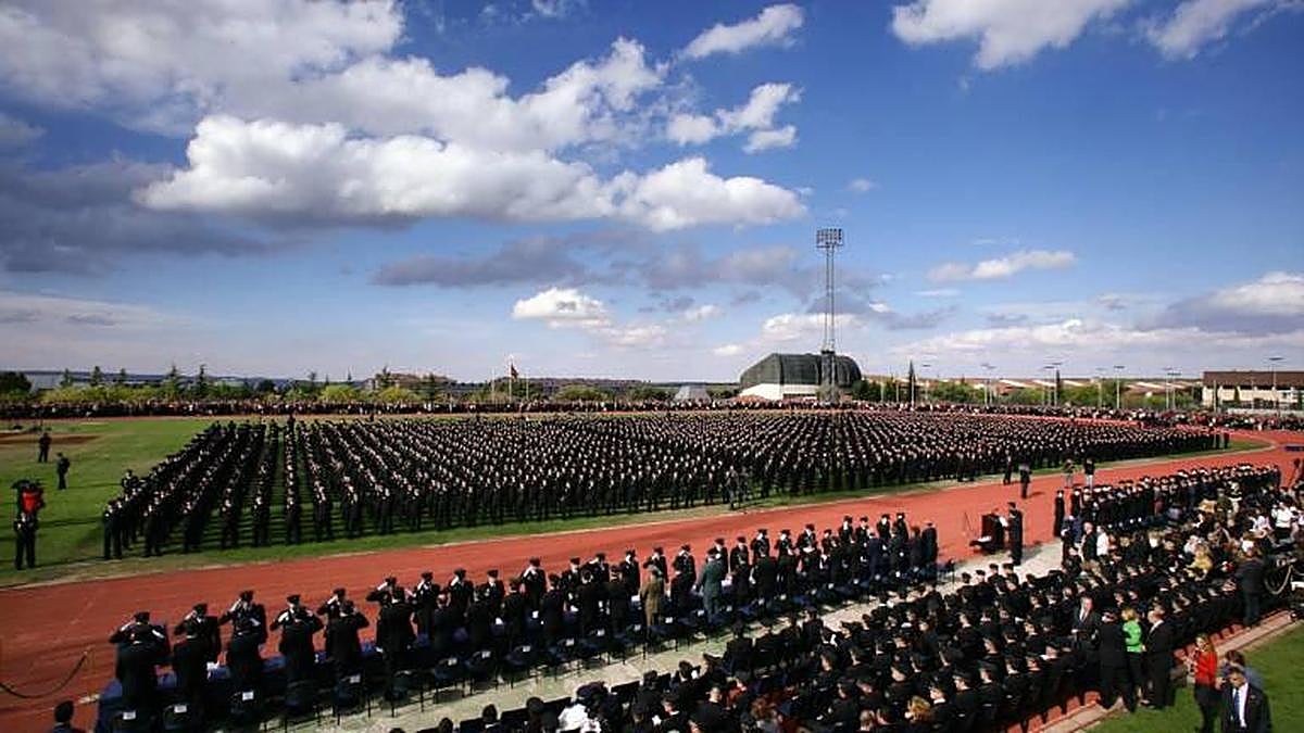 Agentes de la Escuela Nacional de Policía de Ávila.